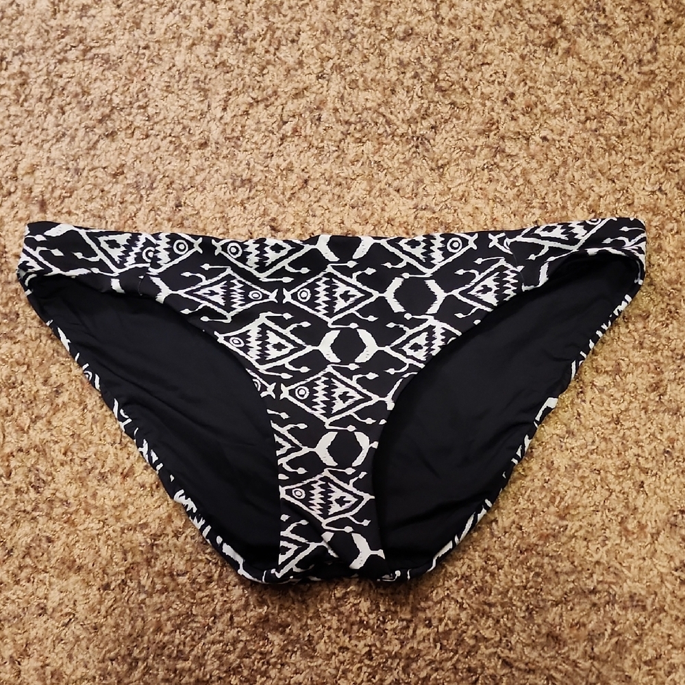 Patagonia Black and White Geometric Swim Bottom- L